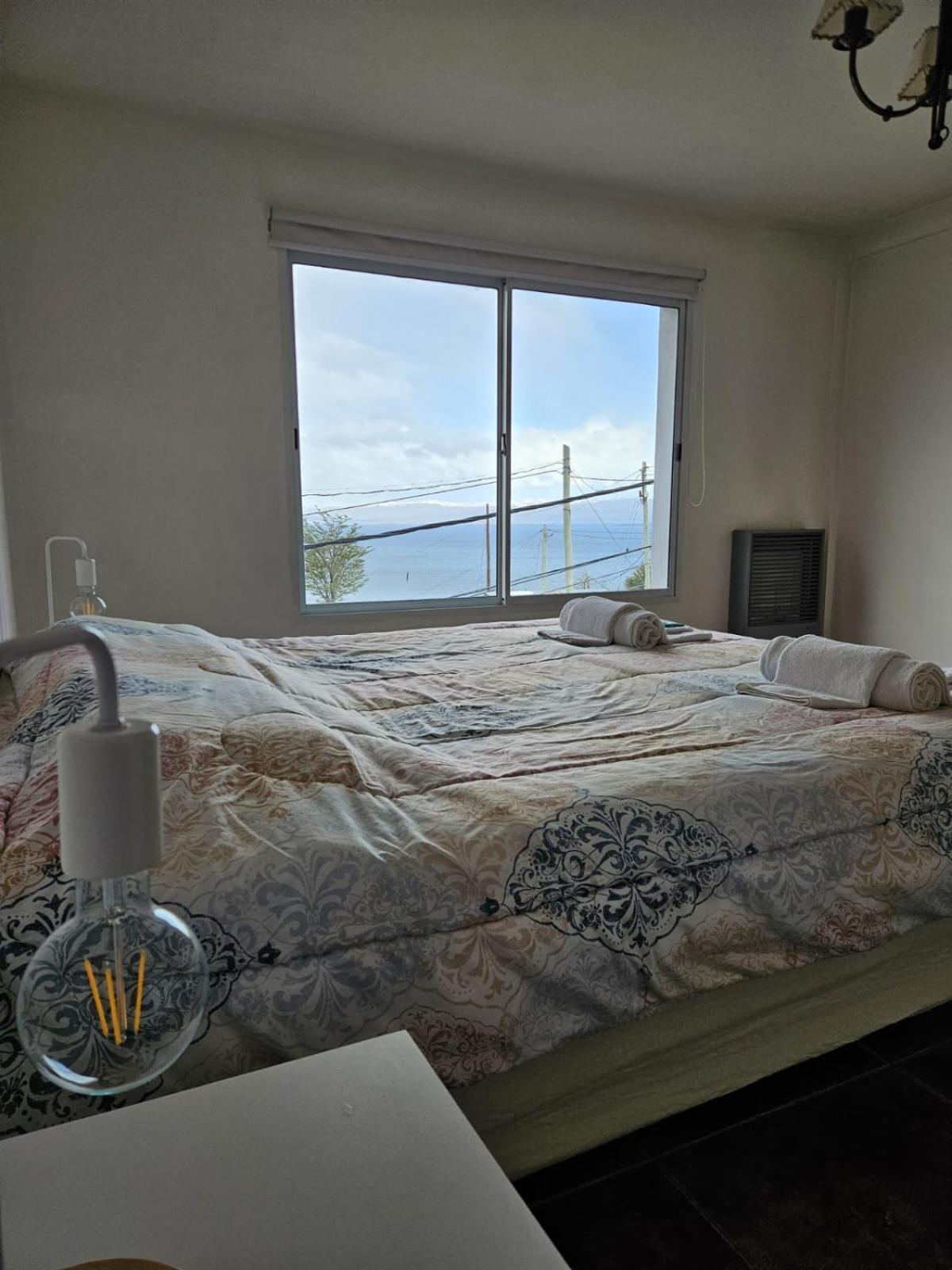 Dpto Amplio Con Vista A La Bahia Apartment Ushuaia Bagian luar foto