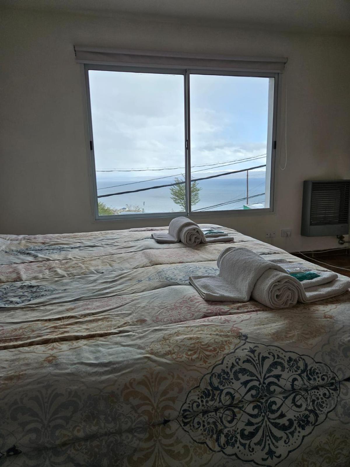 Dpto Amplio Con Vista A La Bahia Apartment Ushuaia Bagian luar foto