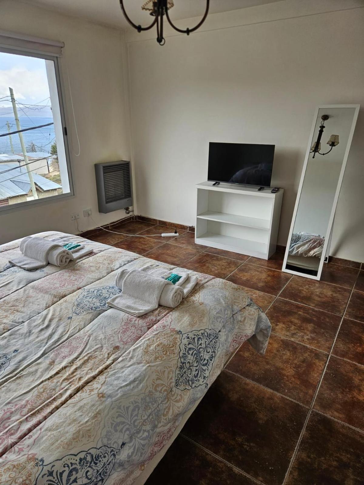 Dpto Amplio Con Vista A La Bahia Apartment Ushuaia Bagian luar foto